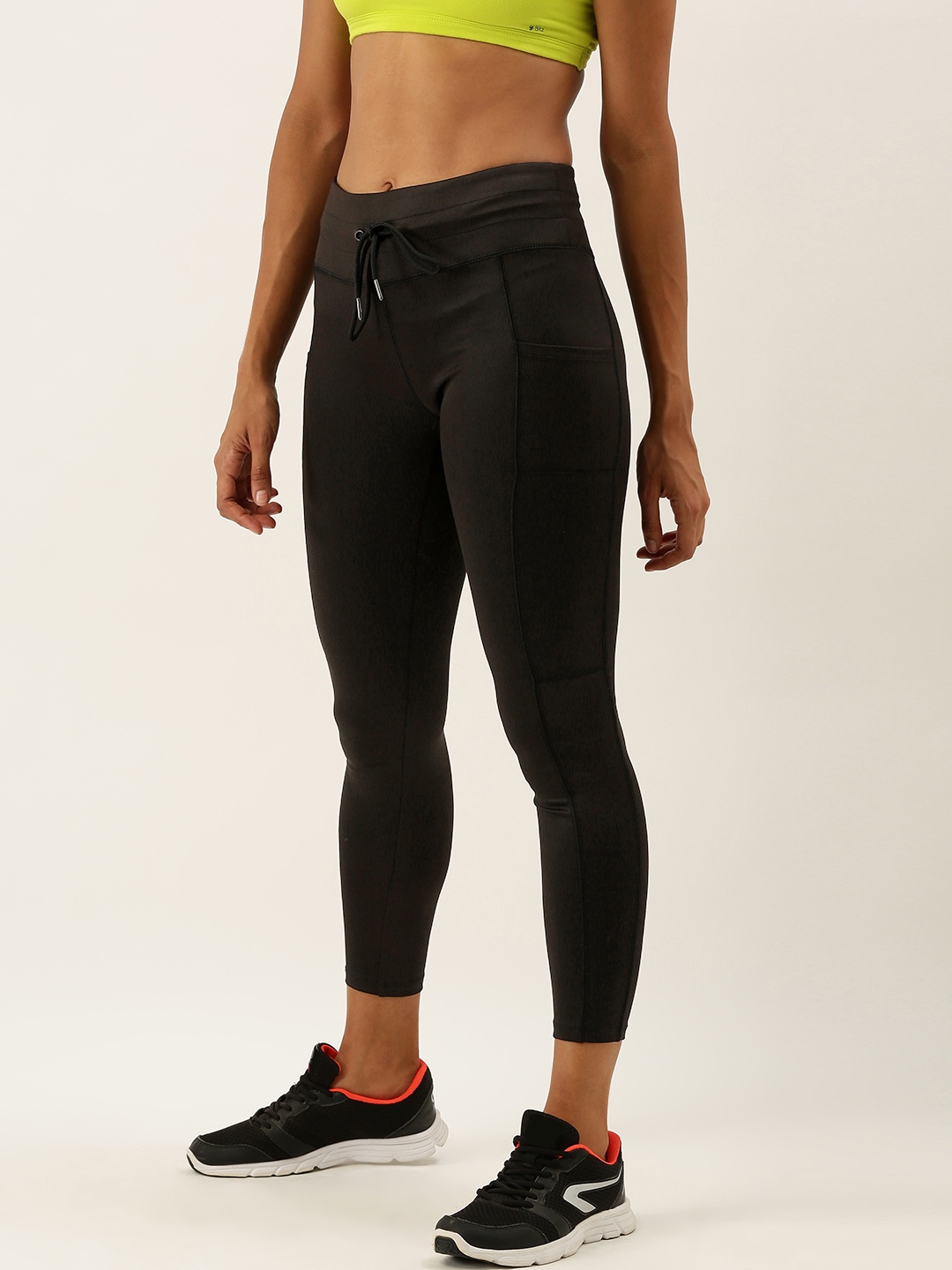 

FOREVER 21 Women Black Solid Cropped Tights