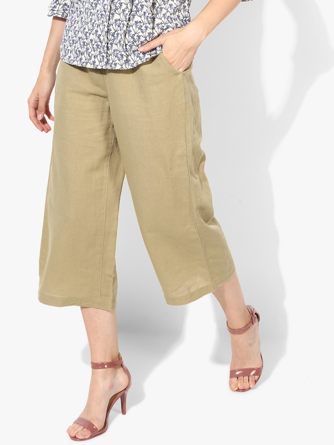 

AND Women Khaki Solid Regular Fit Cropped Culottes