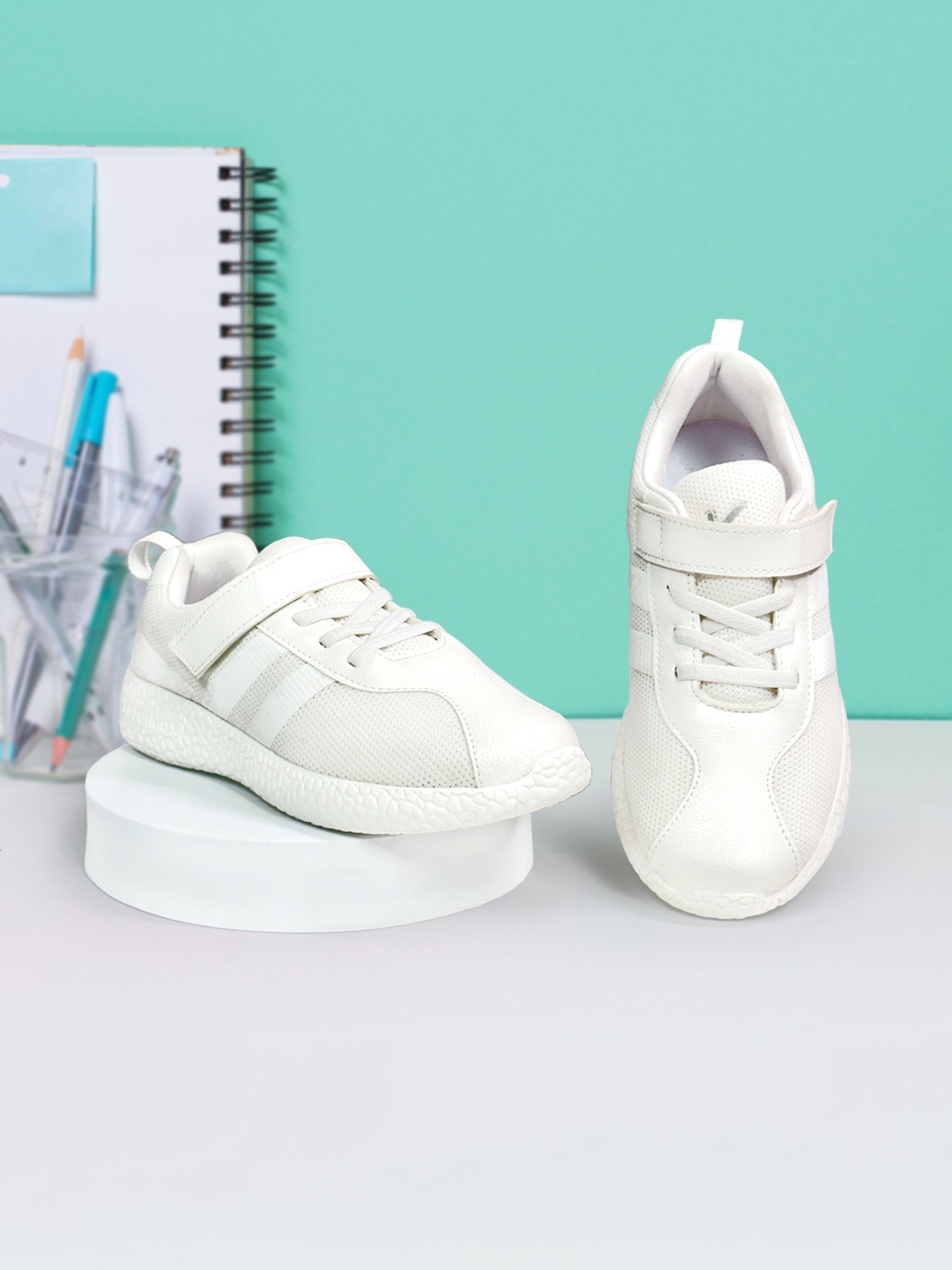 

KazarMax Kids White Solid School Shoes