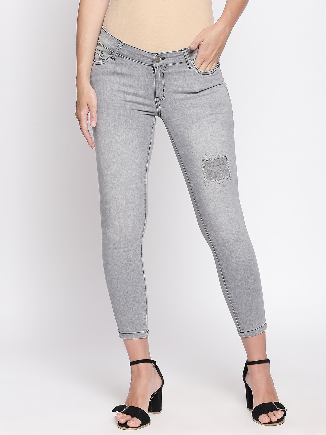 

SPYKAR Women Grey Super Skinny Fit Low-Rise Mildly Distressed Cropped Jeans