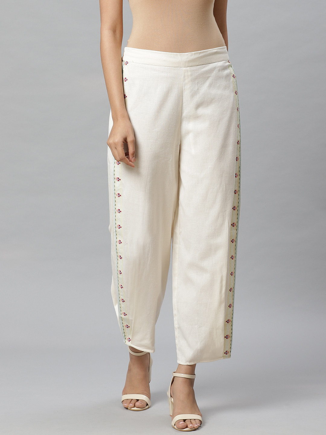 

W Women Off-White Loose Fit Solid Regular Trousers