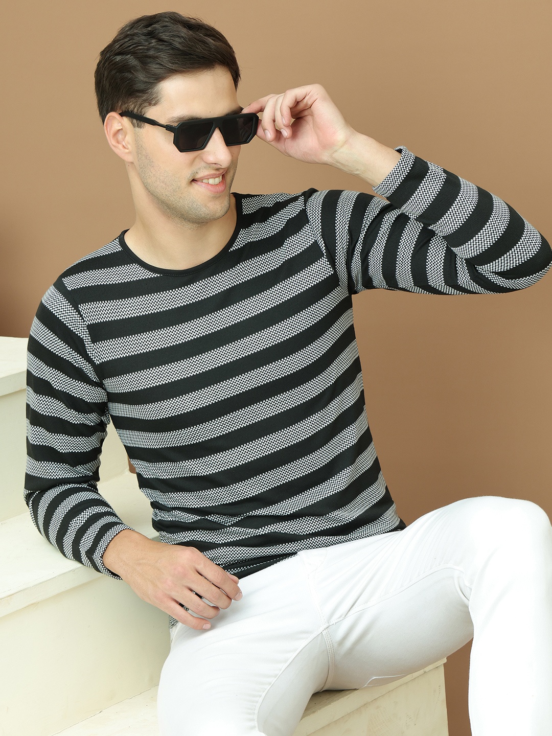 

MACK JONNEY Men Black Striped Round Neck T-shirt