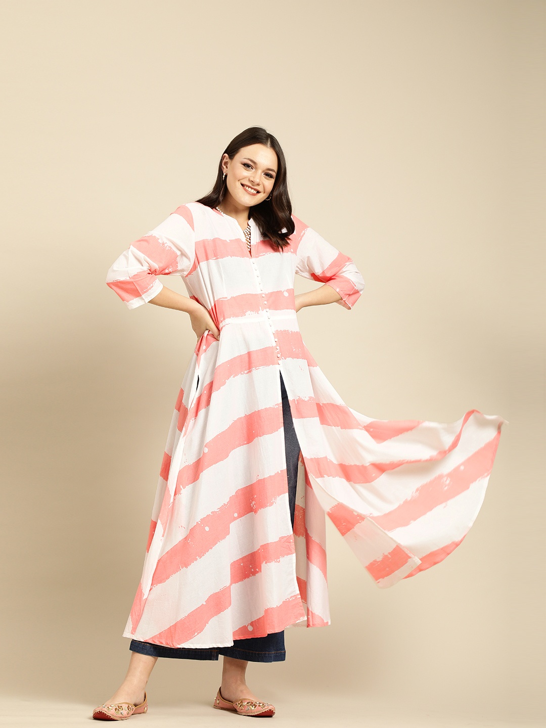 

Varanga Women White & Peach-Coloured Printed Fusion A-Line Kurta