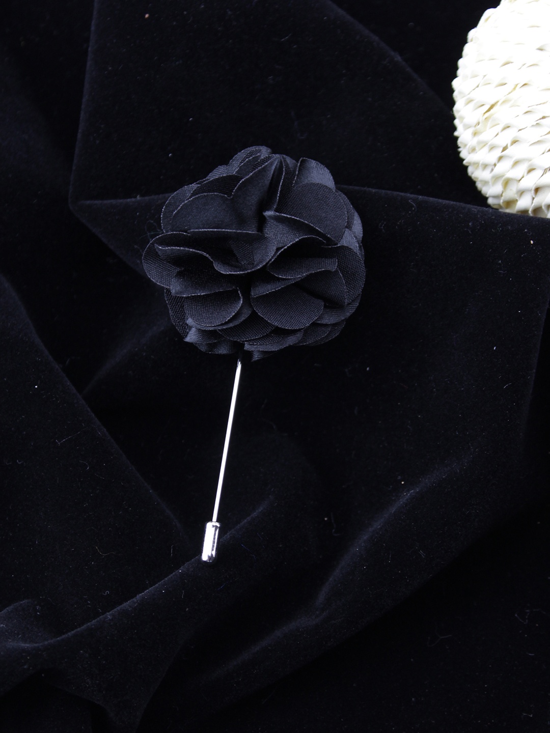 

PELUCHE Unisex Black Floral Brooch Lapel Pin