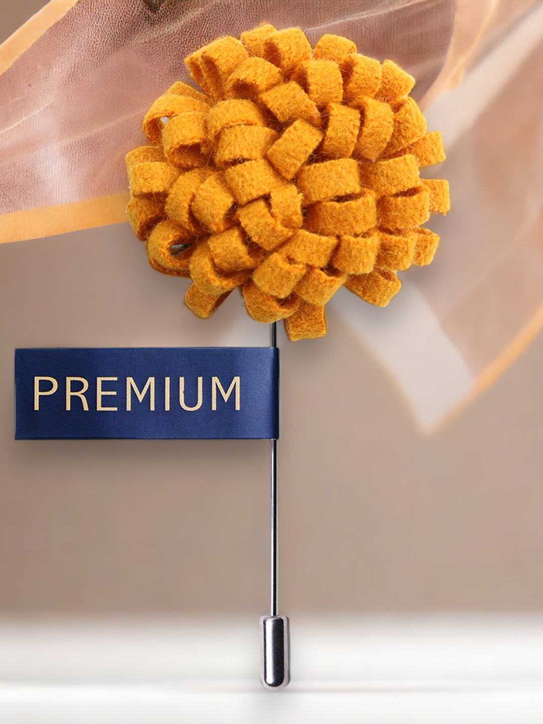

PELUCHE Unisex Yellow & Silver-Toned A Glorious Crescendo Lapel Pin