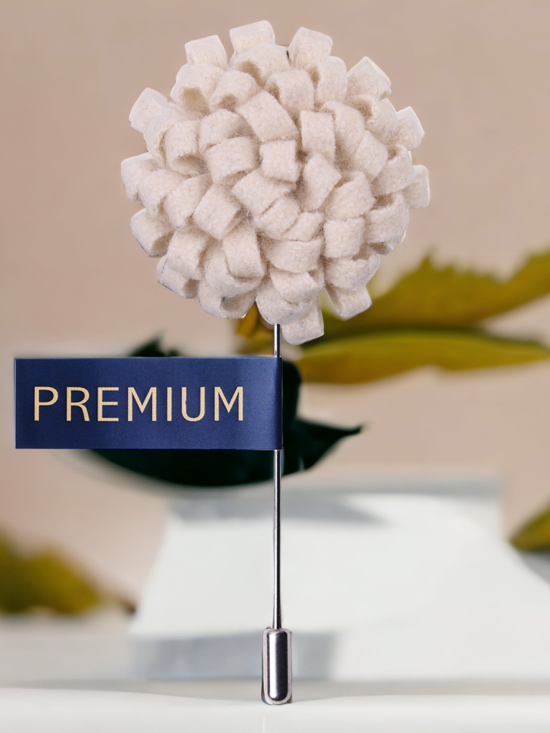 

PELUCHE Unisex Off-White A Glorious Crescendo Lapel Pin