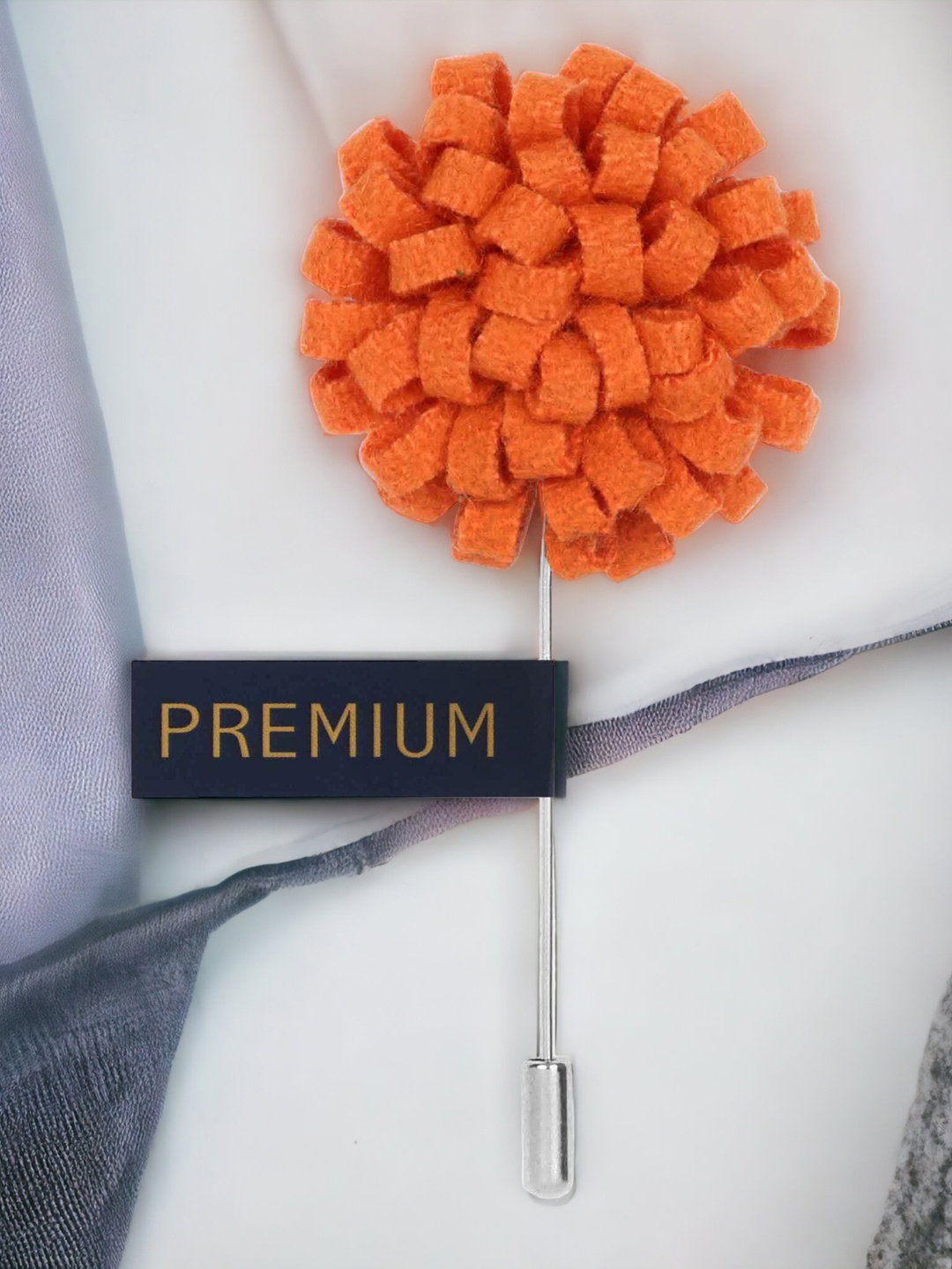 

PELUCHE Unisex Orange & Silver-Toned A Glorious Crescendo Lapel Pin