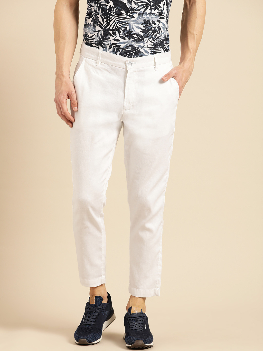 

United Colors of Benetton Men White Regular Fit Solid Cropped Chinos