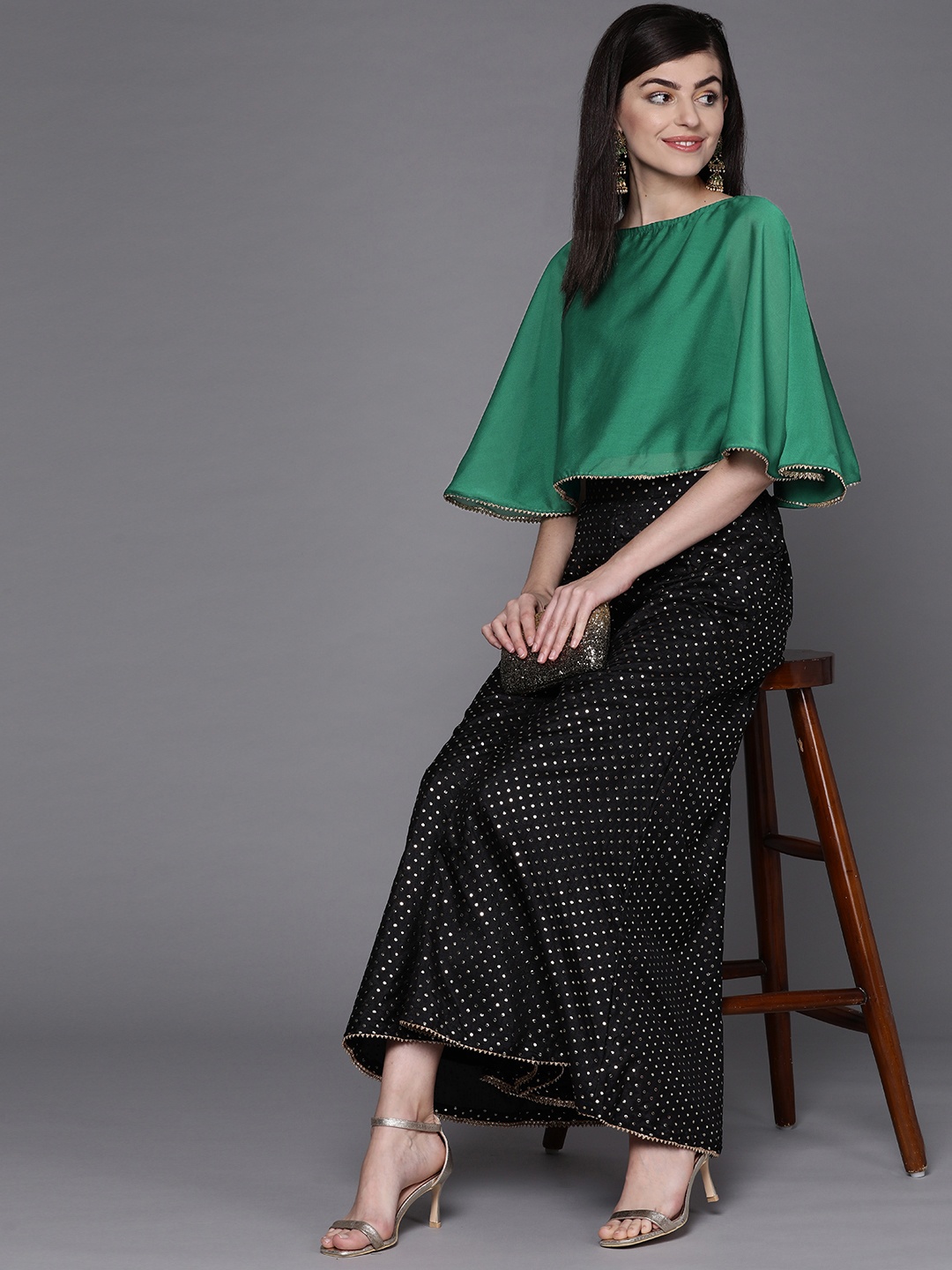 

Inddus Women Green Solid Cape Crop Top