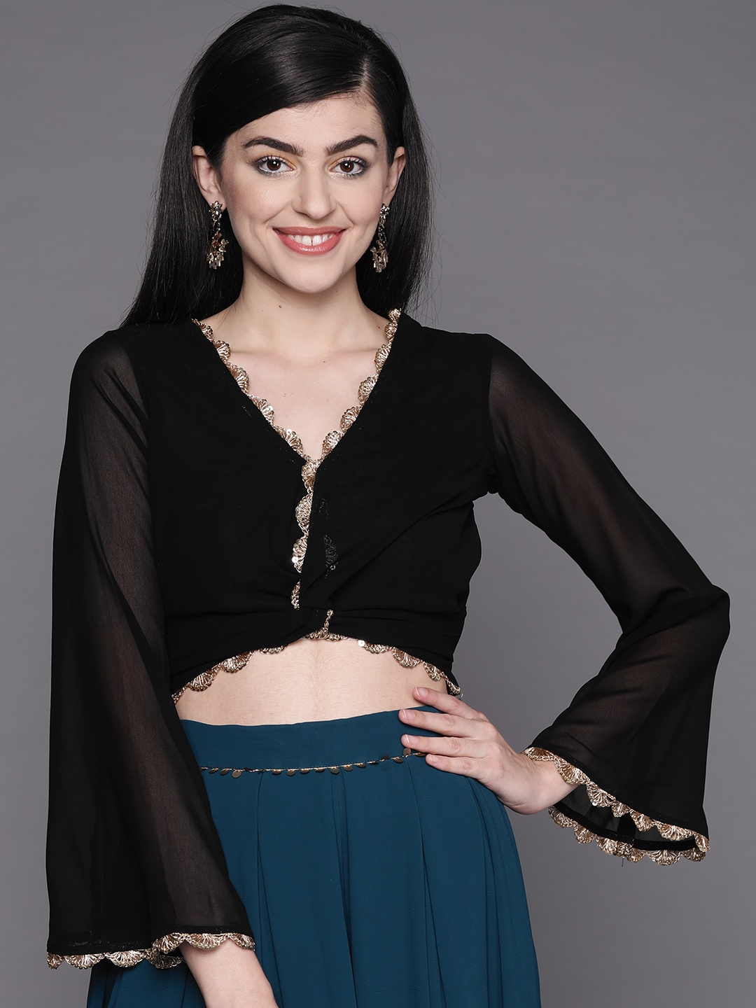 

Inddus Women Black Solid Cropped Top