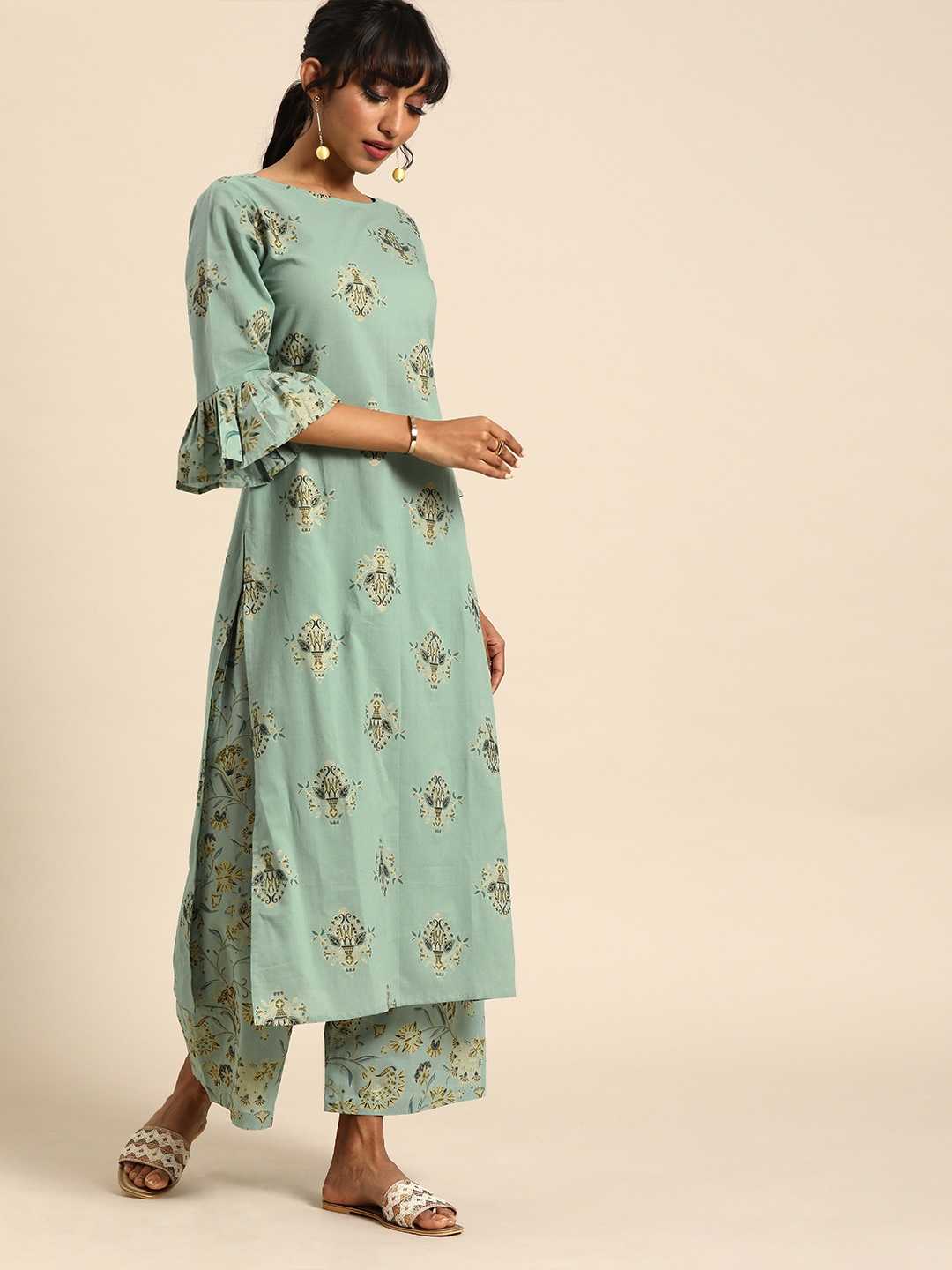 

Nayo Women Green & Gold-Toned Foil Printed Kurta with Palazzos