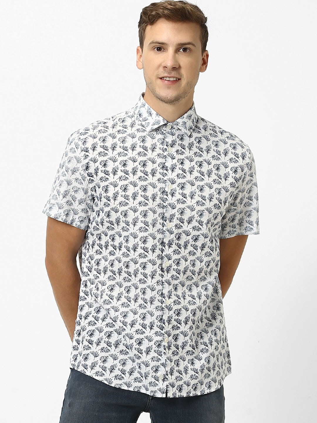 

Celio Men White Navy Blue Regular Fit Printed Cotton Linen Casual Sustainable Shirt