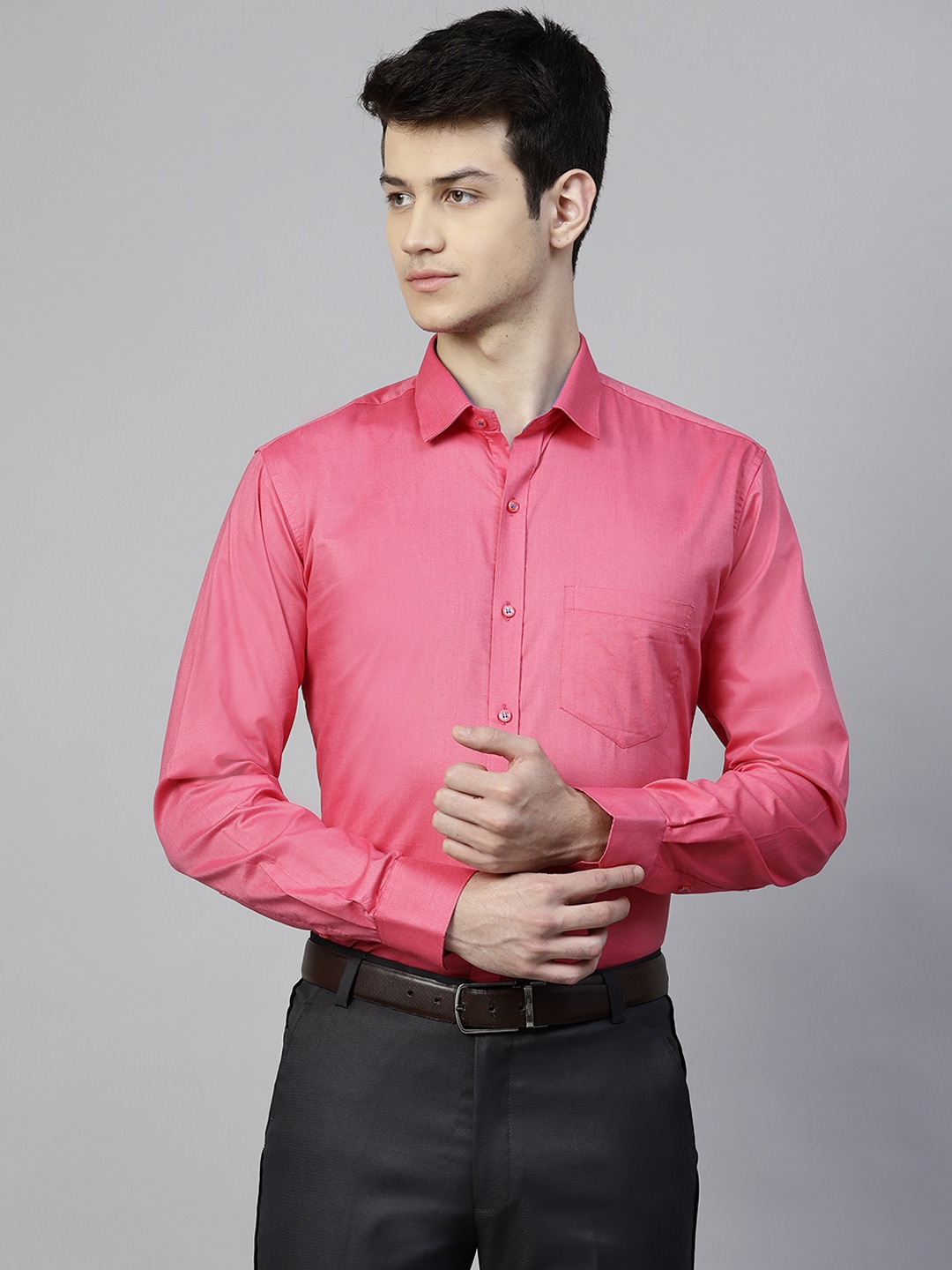 

MANQ Men Pink Slim Fit Solid Formal Shirt