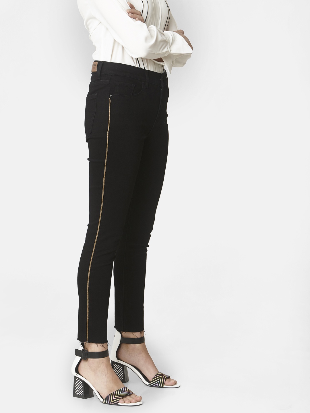 Vero Moda Women Black Super Skinny Fit Mid-Rise Clean Look Side Striped Raw Hem Jeans