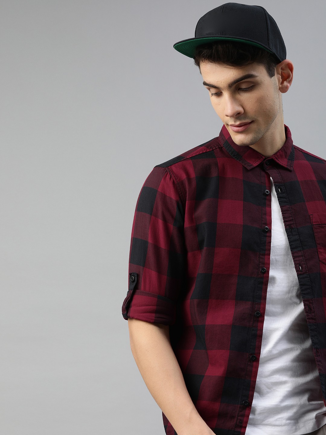 

HERE&NOW Men Maroon & Black Slim Fit Checked Casual Shirt