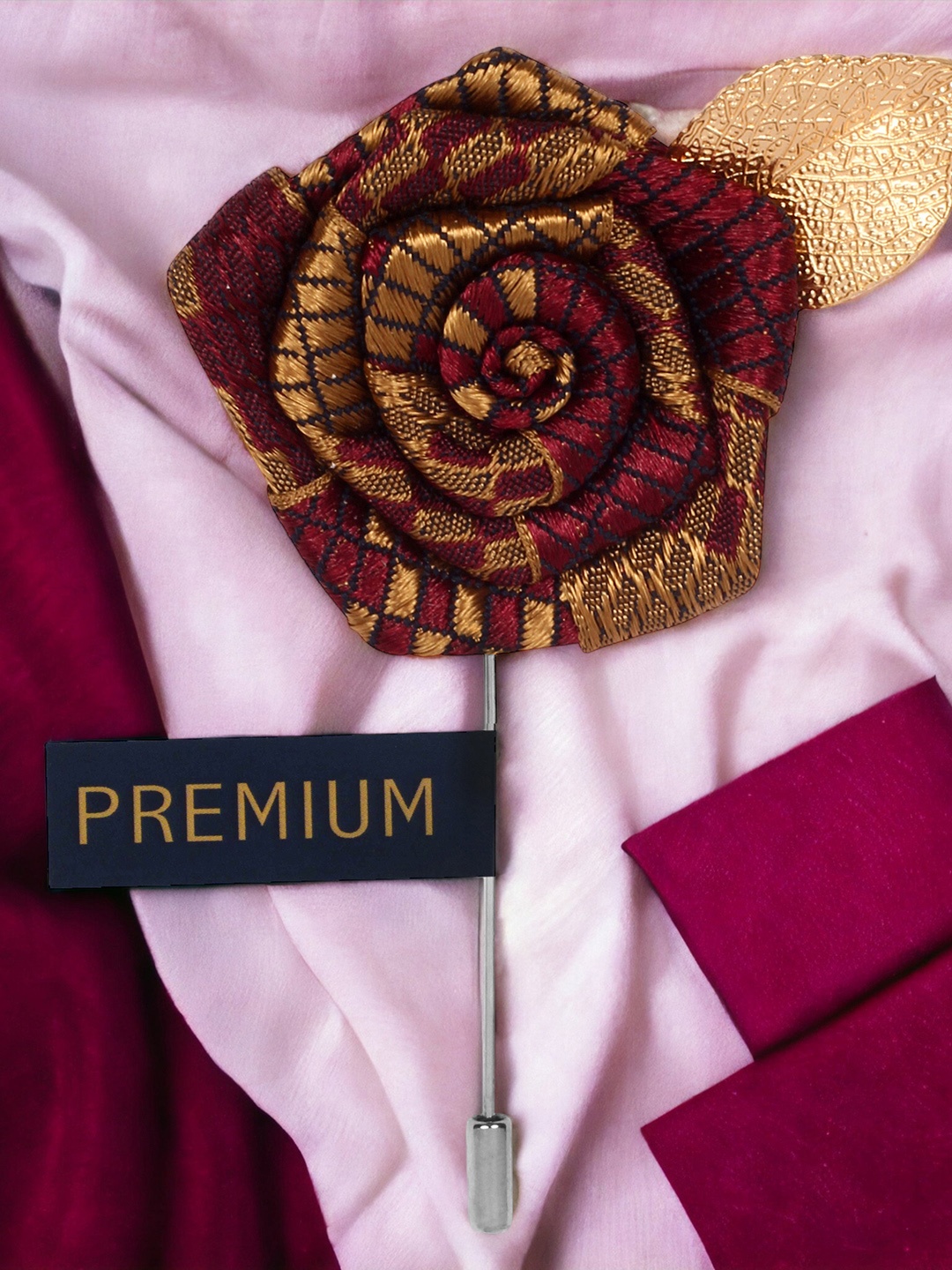 

PELUCHE Unisex Maroon & Gold-Toned Floral Pentagon Lapel Pin