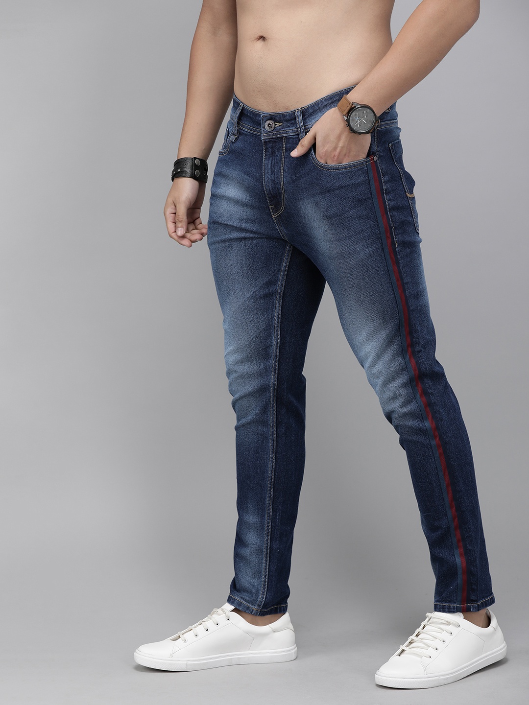 

Roadster Men Blue Slim Tapered Fit Mid-Rise Clean Look Stretchable Jeans with Side Stripes