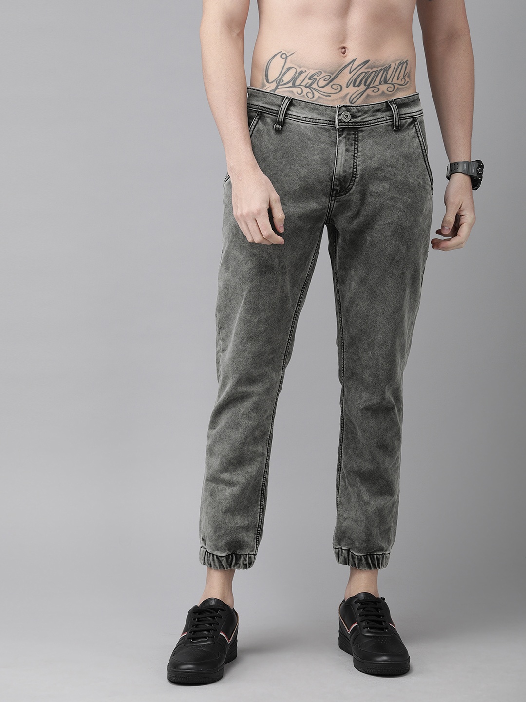 

Roadster Men Grey Jogger Mid-Rise Clean Look Jeans