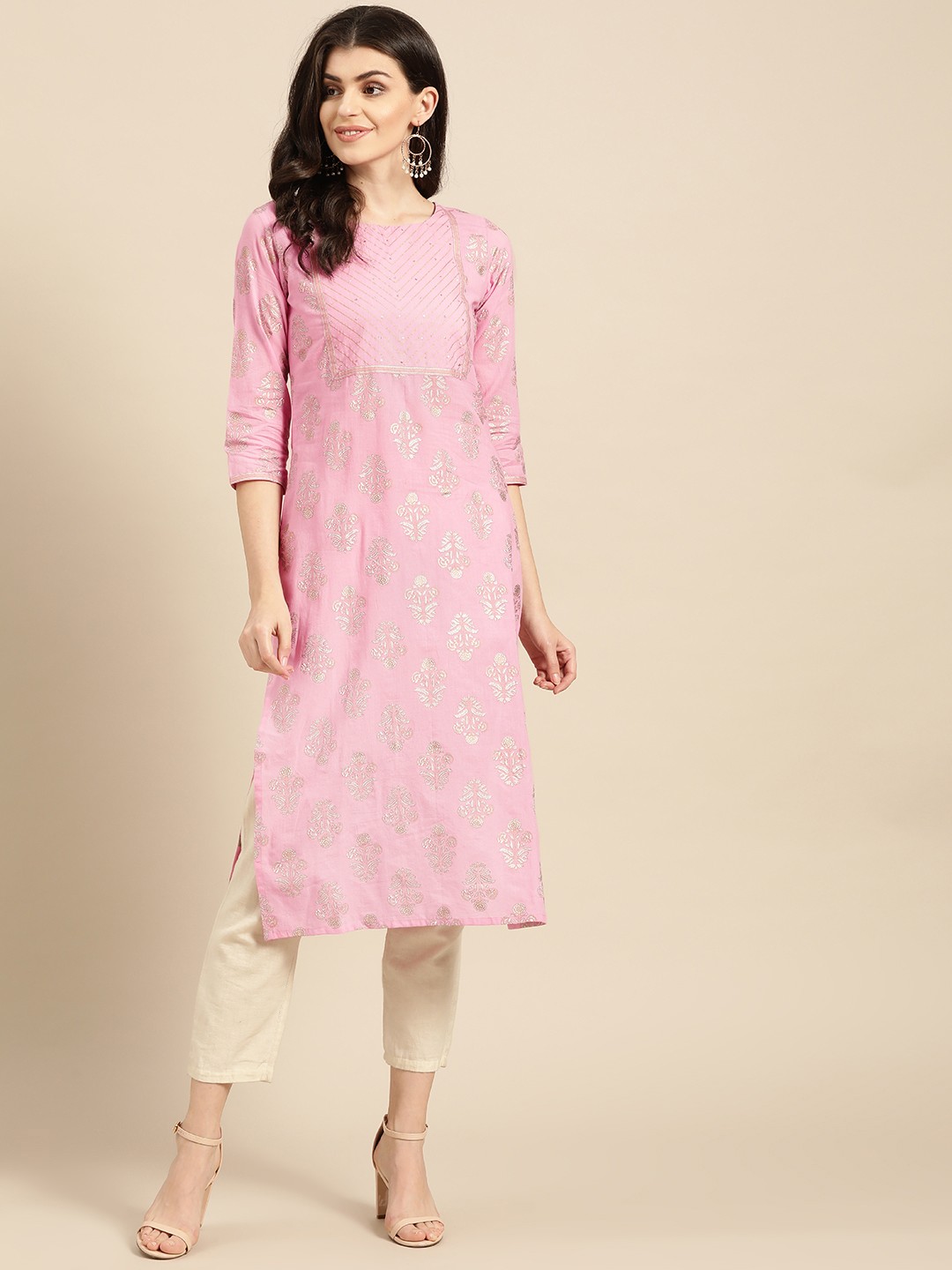 

Varanga Women Pink & Golden Printed Straight Kurta