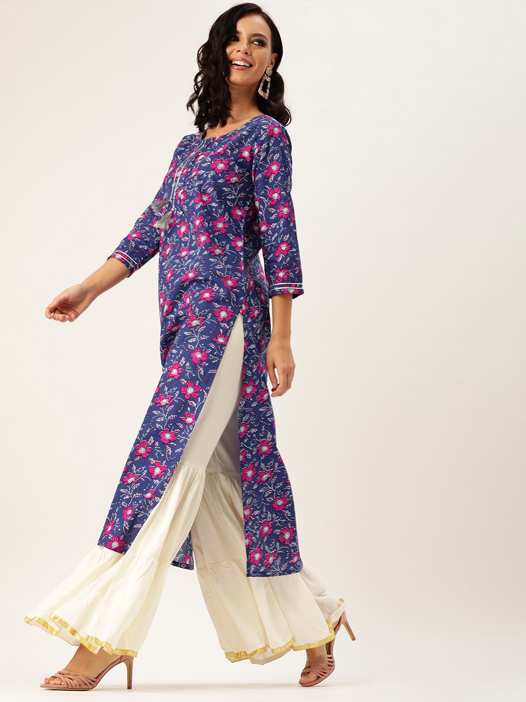 

Varanga Women Navy Blue & Pink Floral Printed Straight Kurta