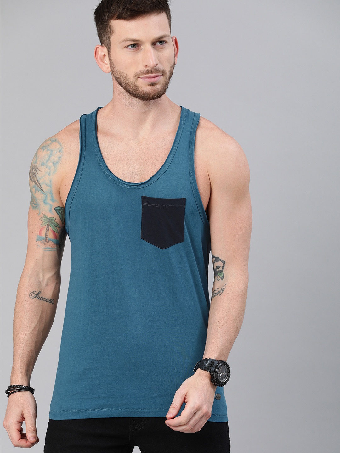 

Roadster Men Blue Solid Round Neck T-shirt