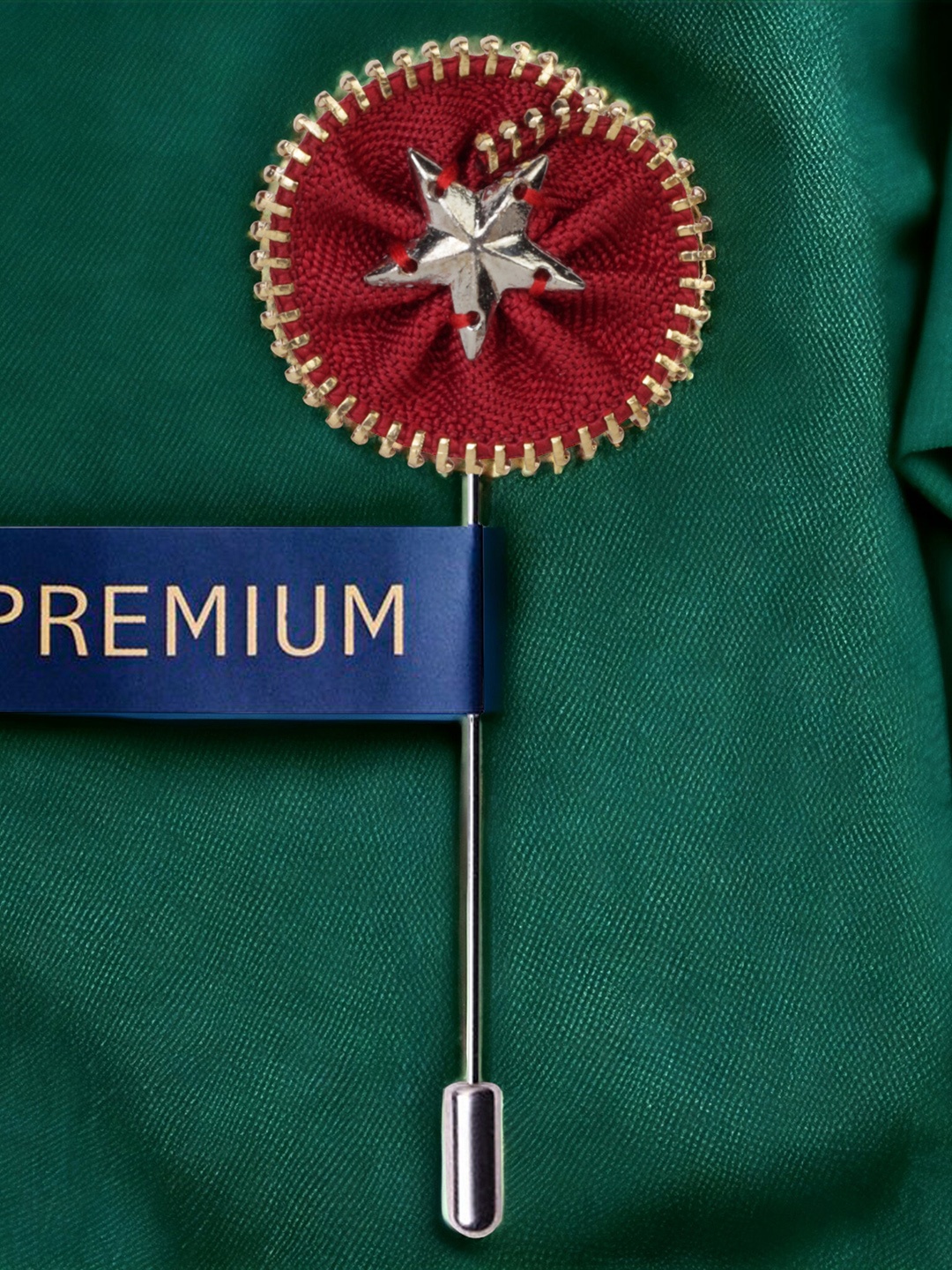 

PELUCHE Unisex Maroon & Silver-Toned Shining Star Lapel Pin