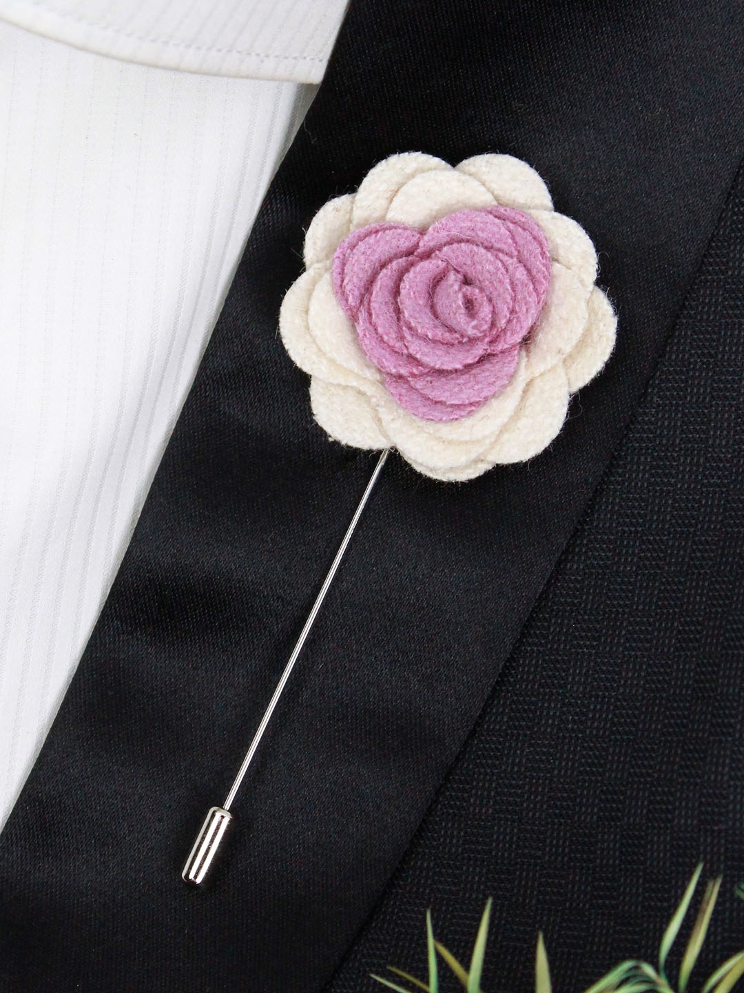 

PELUCHE Unisex Pink & Cream-Coloured Graceful Bloom Lapel Pin