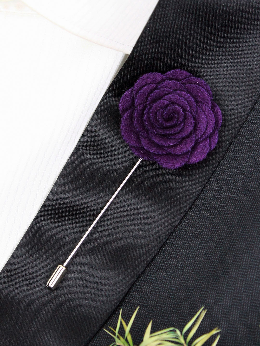 

PELUCHE Unisex Purple & Silver-Toned Blooming Charm Lapel Pin