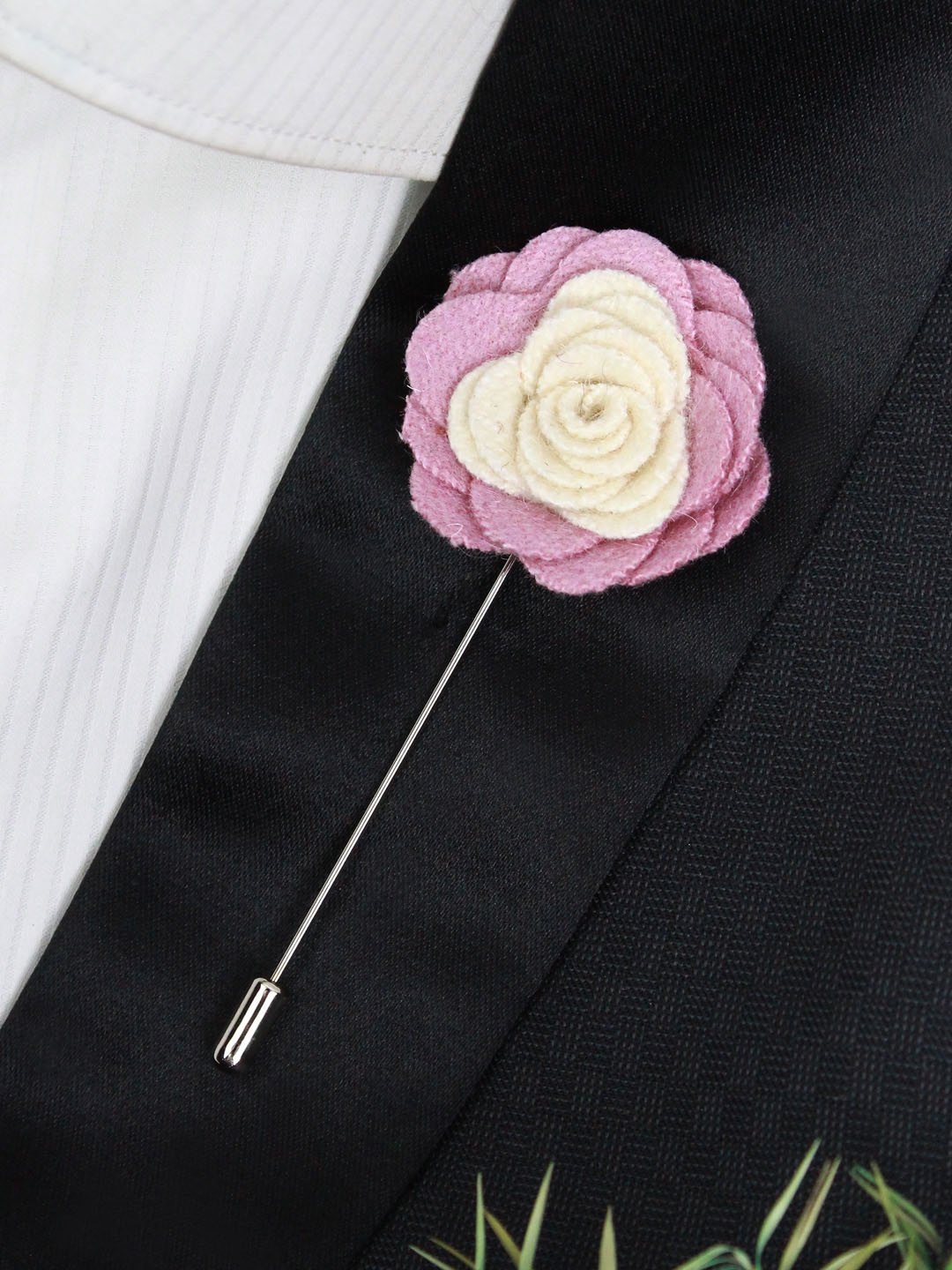 

PELUCHE Unisex Pink & Cream-Coloured Graceful Bloom Lapel Pin