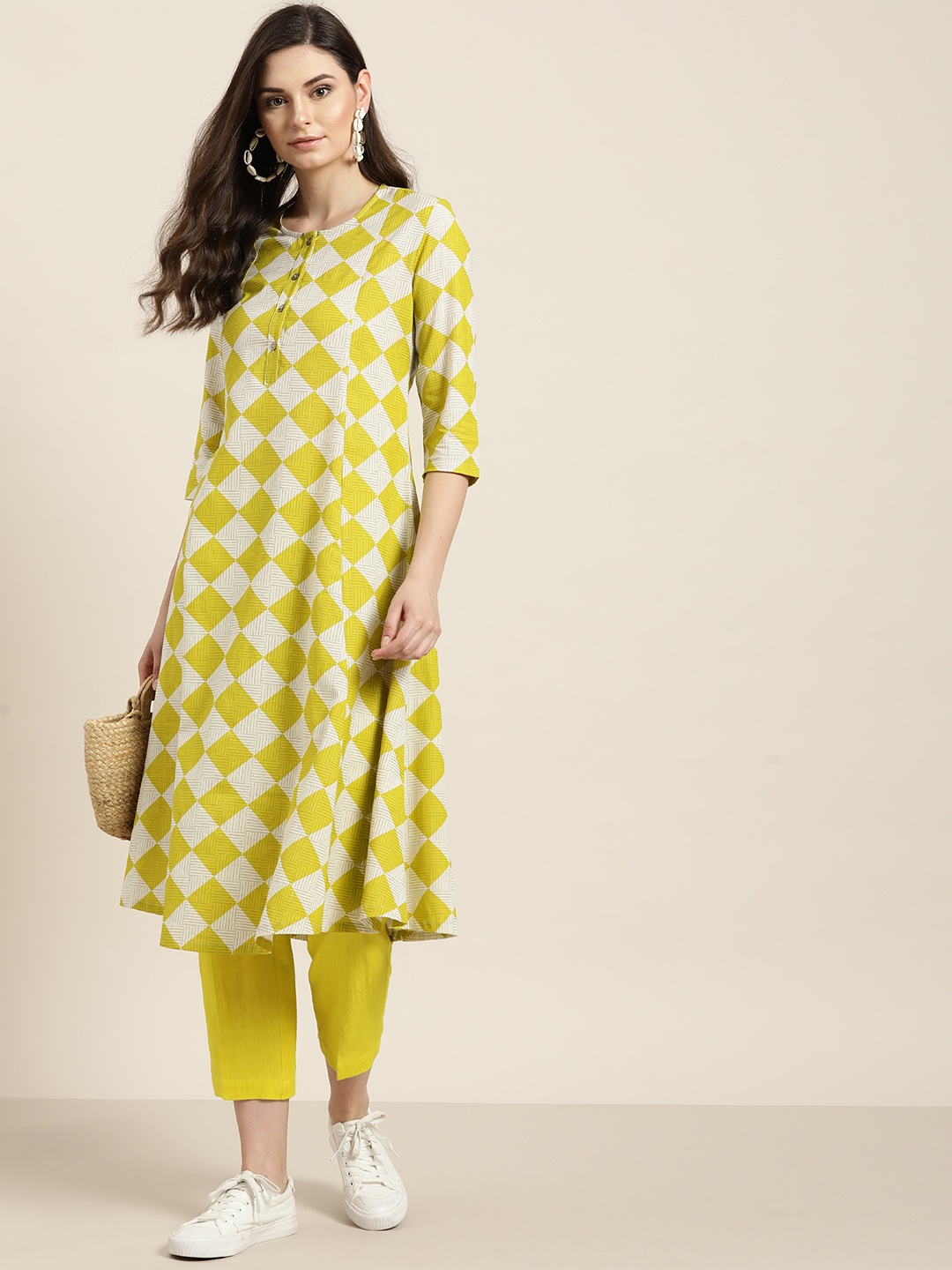 

Shae by SASSAFRAS Women Lime Green & Off-White Printed Kurta with Trousers