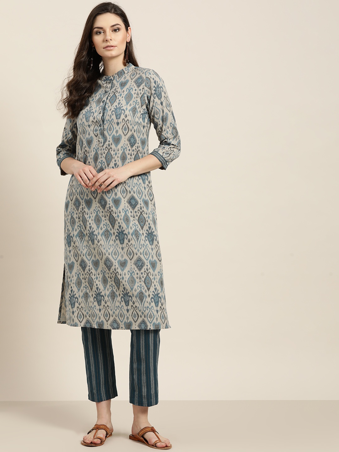 

Shae by SASSAFRAS Women Grey & Navy Blue Printed Kurta with Trousers
