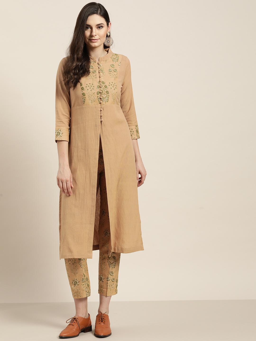 

Shae by SASSAFRAS Women Beige & Green Yoke Design High Slit Kurta with Trousers