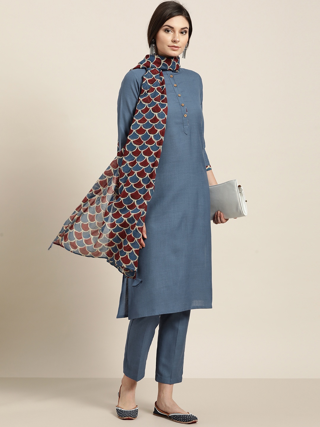 

Shae by SASSAFRAS Women Blue & Maroon Solid Kurta with Trousers & Dupatta