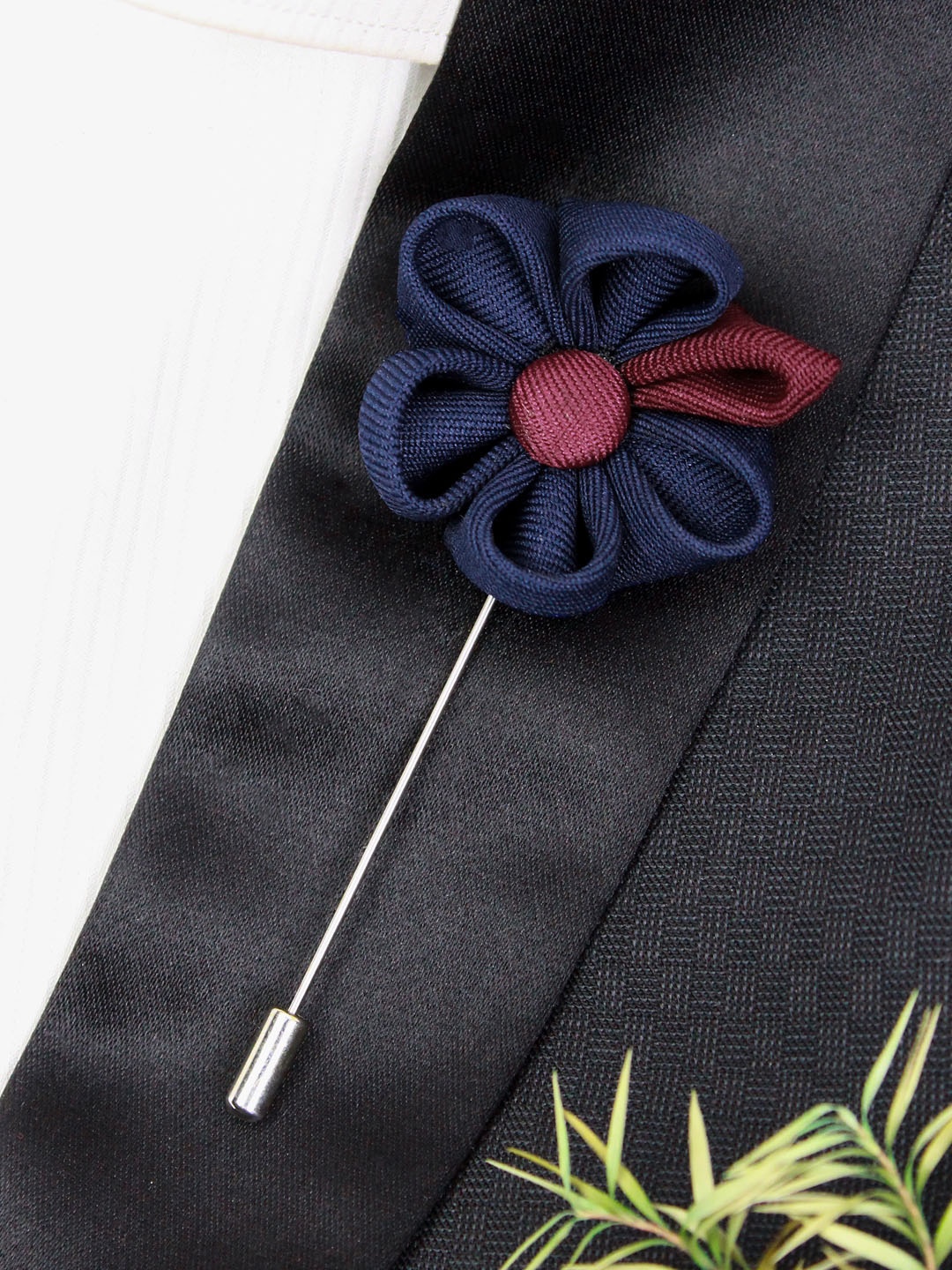 

PELUCHE Unisex Blue & Maroon Dual Shaded Beauty Lapel Pin