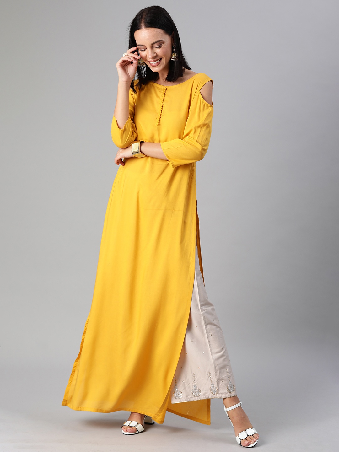 

Ethnovog Women Yellow Solid Straight Kurta