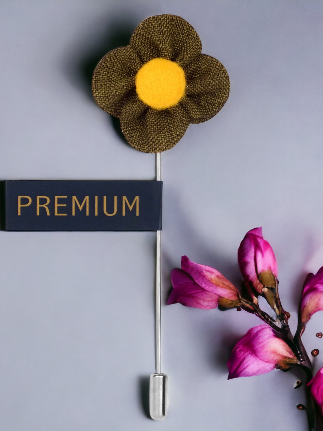 

PELUCHE Unisex Olive Green & Yellow The Four Petal Classic Flower Lapel Pin