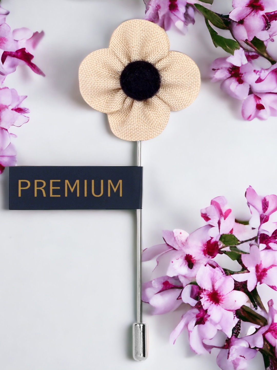 

PELUCHE Unisex Cream-Coloured & Black The Four Petal Classic Flower Lapel Pin