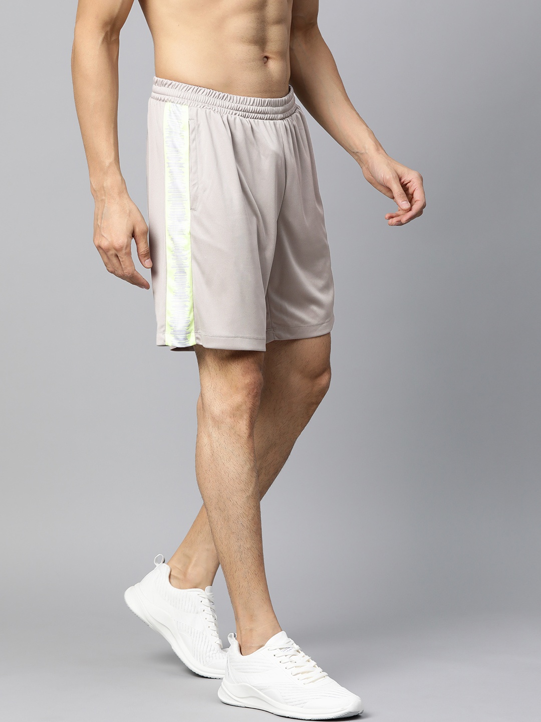 

HRX by Hrithik Roshan Men Wet Weather Colourblock Regular Fit Rapid Dry Football Shorts, Grey