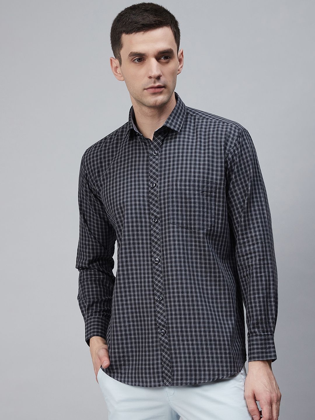 

Shaftesbury London Men Charcoal Grey & White Enzyme-Washed Smart Fit Checked Casual Shirt