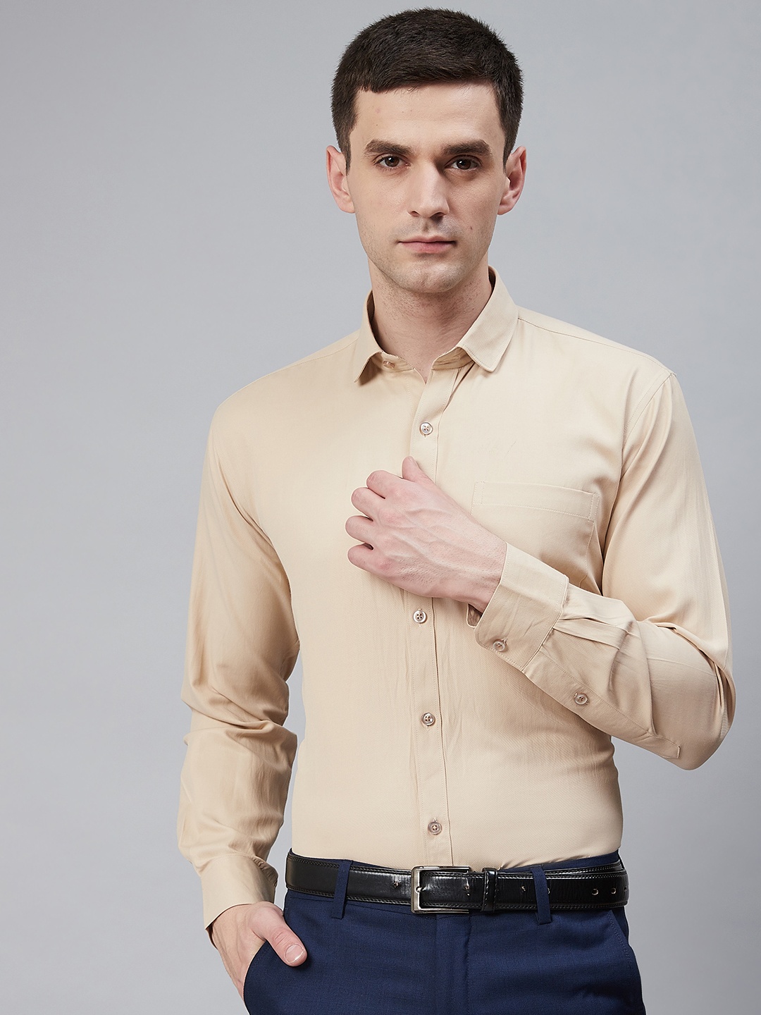 

Shaftesbury London Men Beige Enzyme-Washed Eco-Friendly Smart Slim Fit Solid Formal Shirt