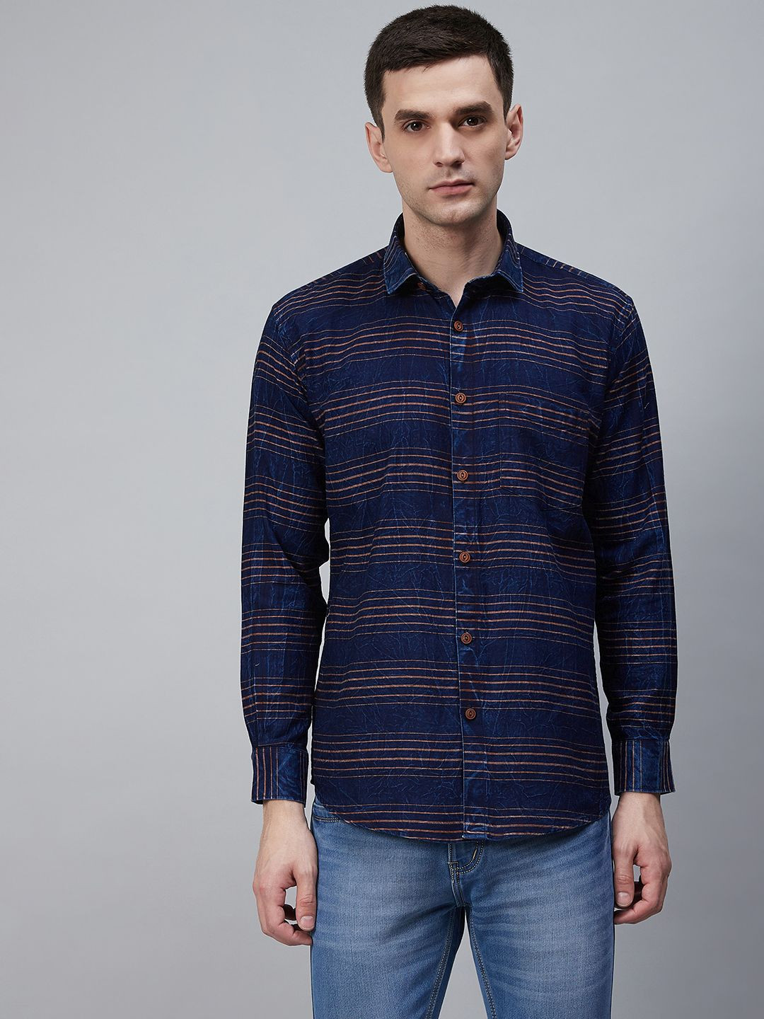 

Shaftesbury London Men Navy Blue & Beige Enzyme-Washed Chambray Smart Striped Casual Shirt