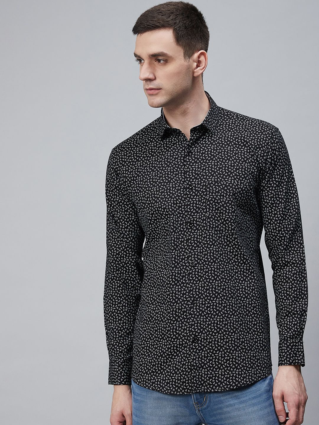 

Shaftesbury London Men Black & White Enzyme-Washed Eco-Friendly Smart Fit Printed Shirt