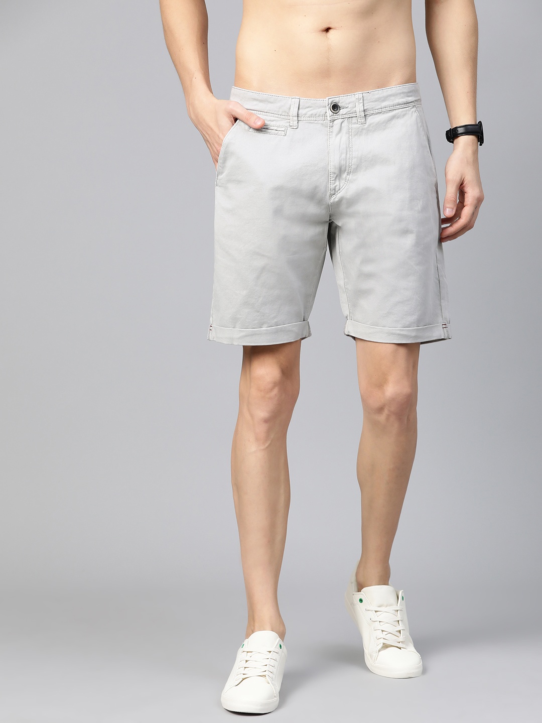 

Roadster Men Grey Solid Regular Fit Chino Shorts