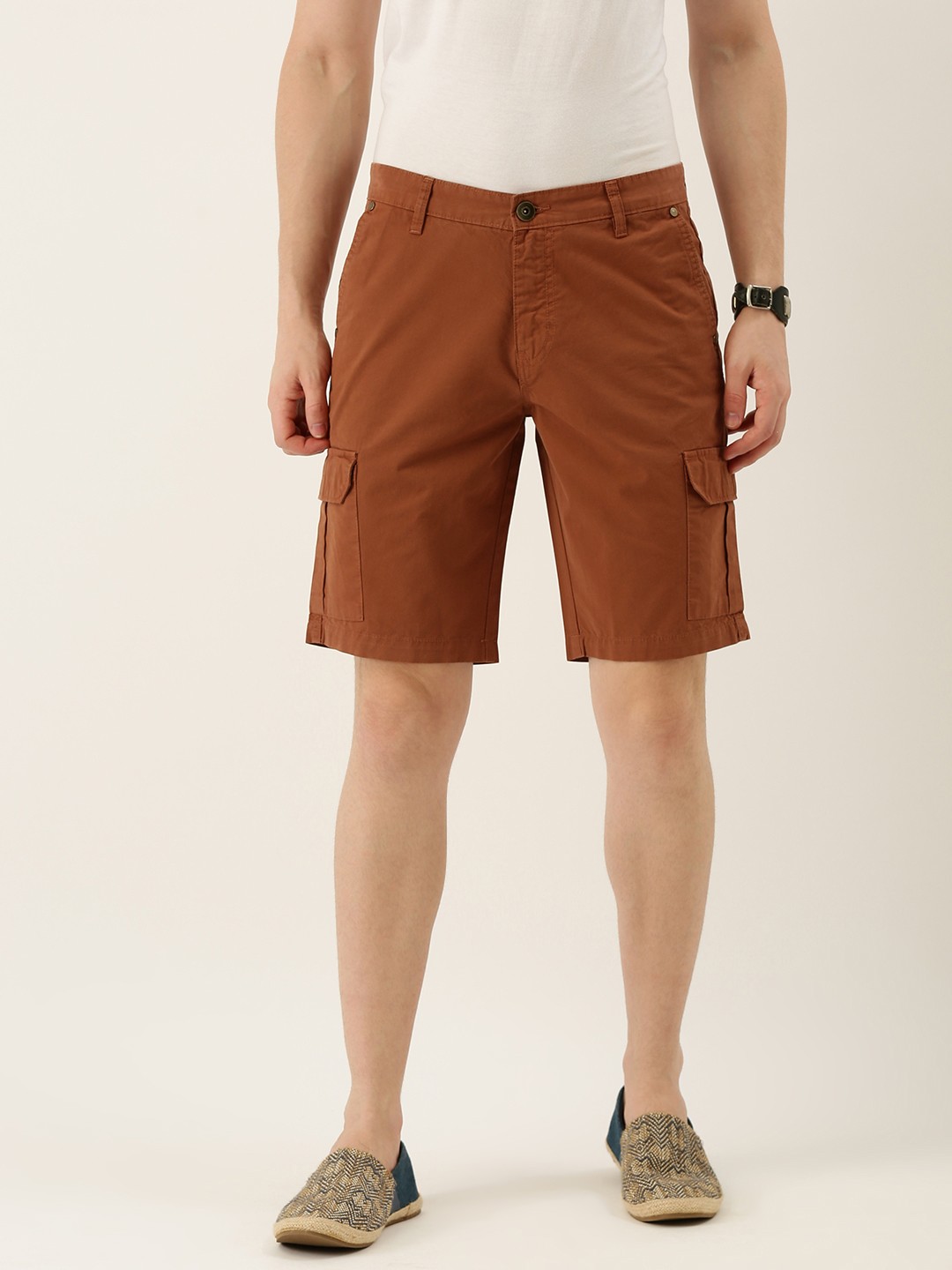 

IVOC Men Brown Solid Slim Fit Cargo Shorts