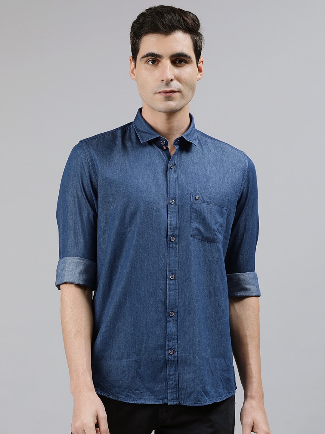 

Turtle Men Navy Blue Slim Fit Solid Twill Weave Casual Chambray Shirt