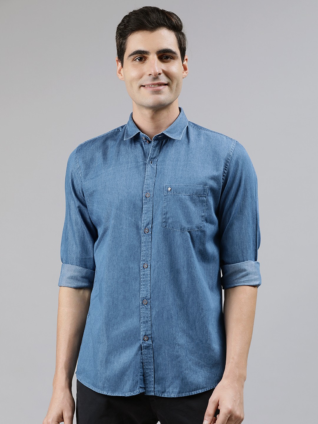 

Turtle Men Blue Slim Fit Solid Twill Weave Casual Chambray Shirt