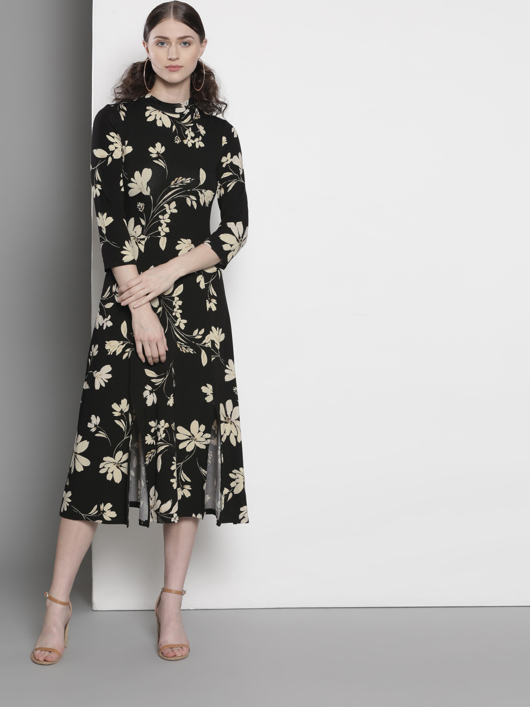 

DOROTHY PERKINS Women Black & Cream-Coloured Floral Printed A-Line Dress