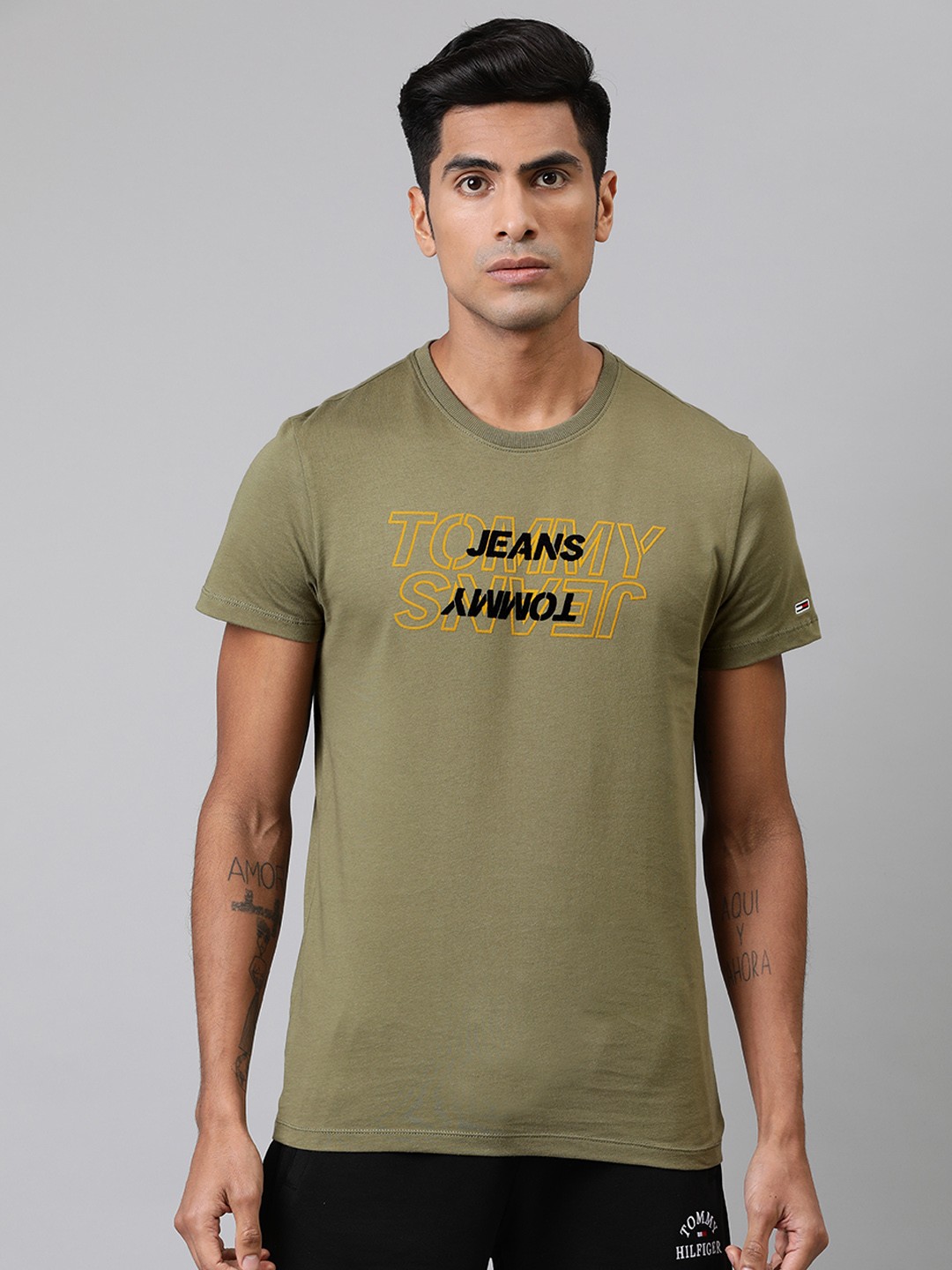 

Tommy Hilfiger Men Olive Green Printed Slim Fit Round Neck Pure Cotton T-shirt