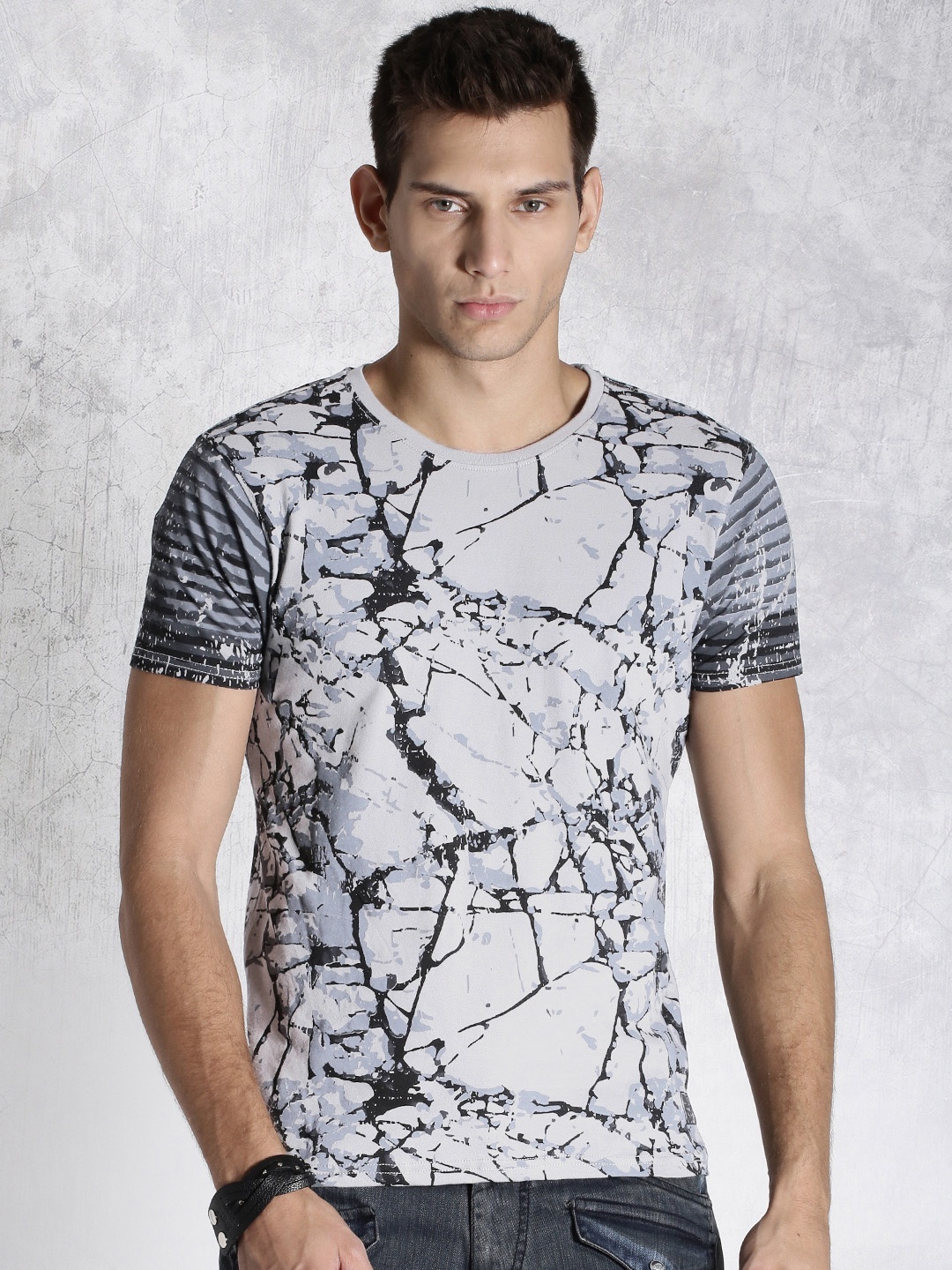 

Roadster Grey Printed Crackled Effect Pure Cotton T-shirt