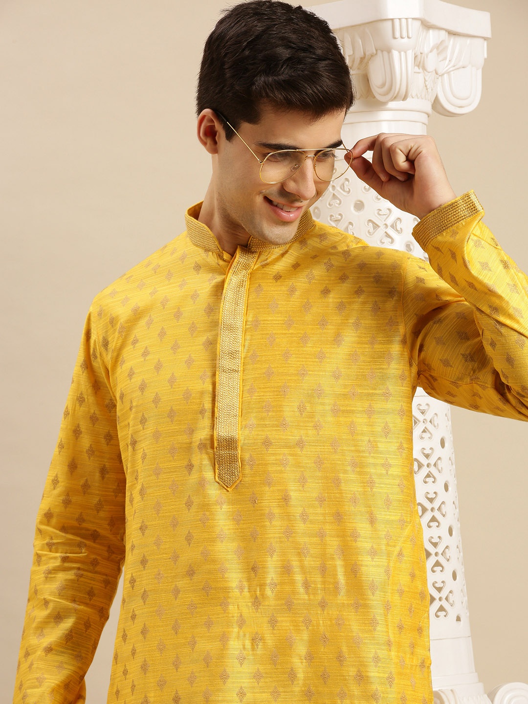 

Sanwara Men Yellow & Gold-Coloured Woven Design Straight Jacquard Kurta